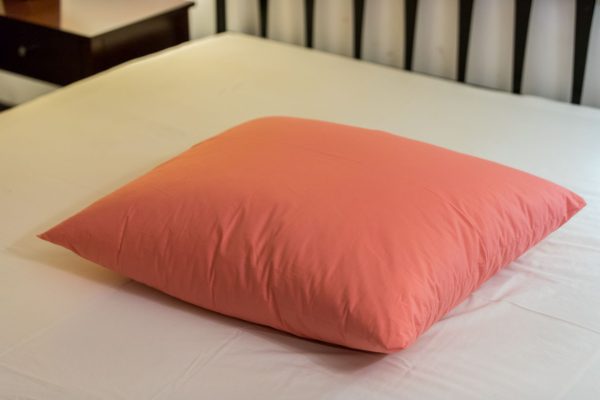 Poduszka z pierza – 70 cm x 80 cm – różowa